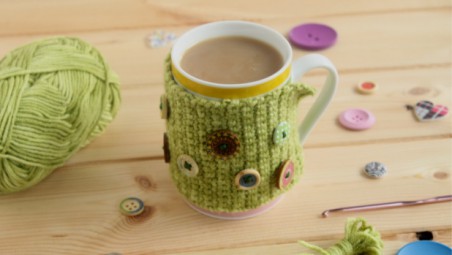 One ball challenge: free mug cozy crochet pattern