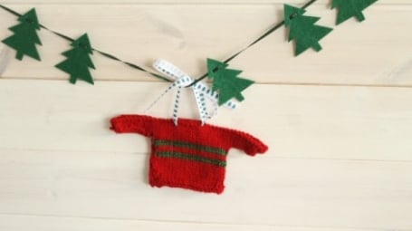 How to Knit a mini Christmas sweater