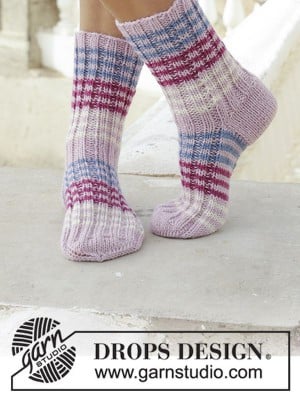 DROPS Berry Waves Sock in Karisma										