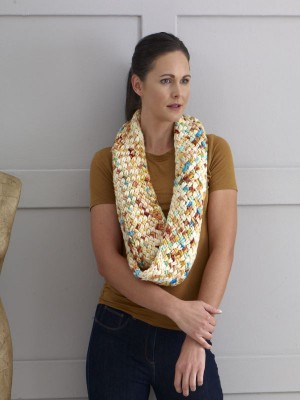 Manos Golden Touch Cowl in Franca										