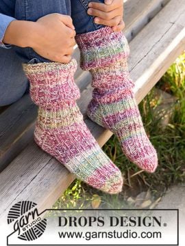 DROPS Pink Chameleon Socks