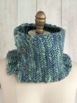 Manos Arenque Cowl