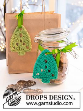 DROPS Gift Me Crochet Christmas Tree Decoration