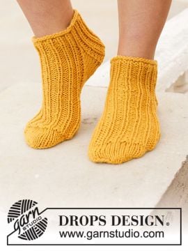 DROPS Sun Spun Socks in Nepal