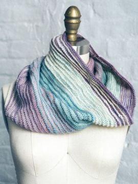 Manos Fino Shadow Cowl