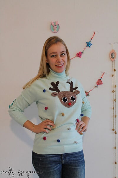 Free Christmas sweater knitting and crochet patterns on Laughing Hens: this one is by Carmen Jorissen on Ravelry