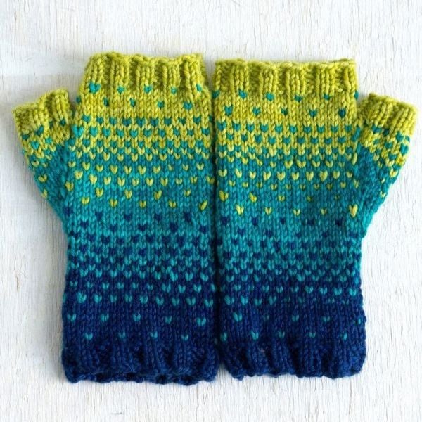 Free gradient mitts knitting pattern