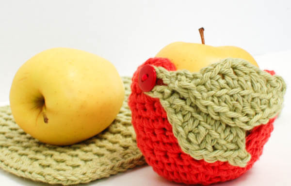 free apple cozy crochet pattern by Petals to Picots