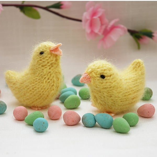 Free Easter chick knitting pattern on Laughing Hens