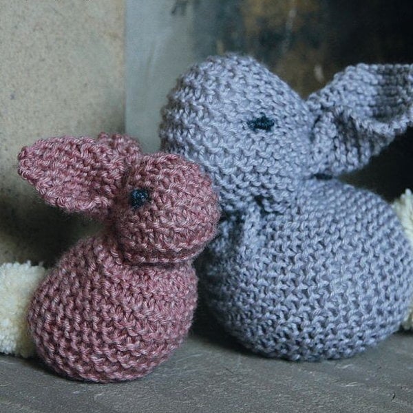 Free beginner's Easter bunny knitting pattern at Laughing Hens