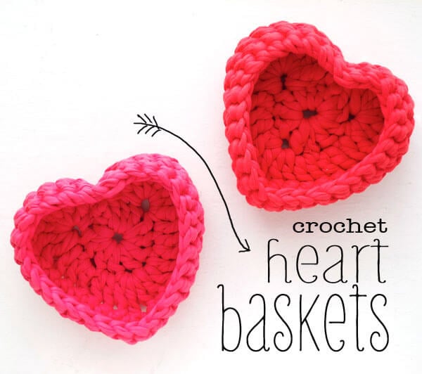 Free crochet patterns for Valentine's Day: heart baskets by My Poppet