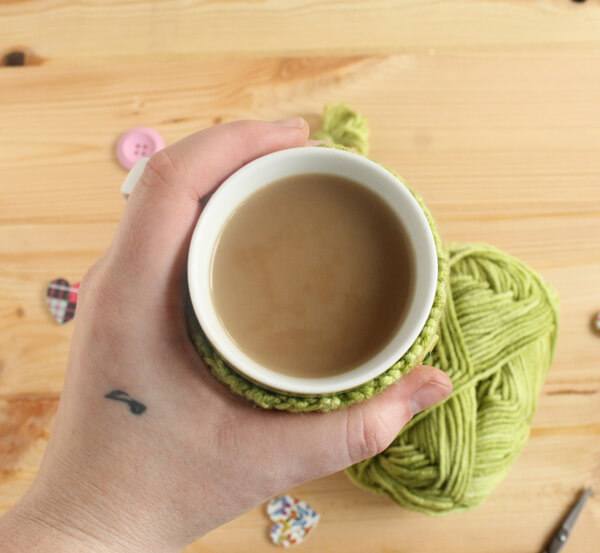 Free button mug cozy crochet pattern